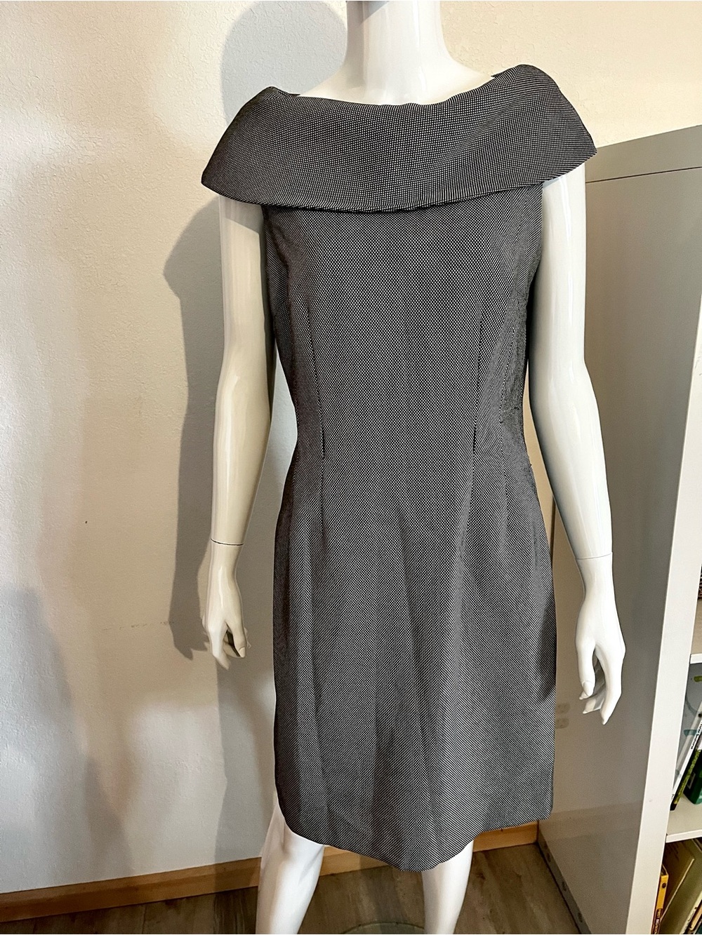 Tahari Arthur S. Levine Portrait Collar Sheath Dress 8P